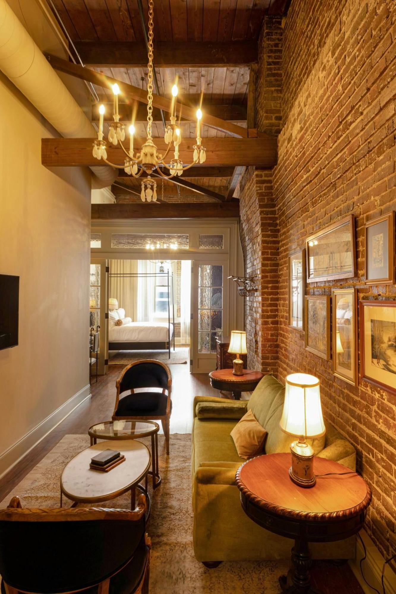 Hotel Cleo, Knoxville Downtown, A Tribute Portfolio Hotel Exterior photo